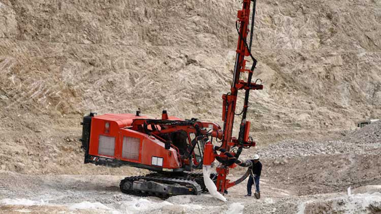 Drilling and blasting for aggregate production in Oman